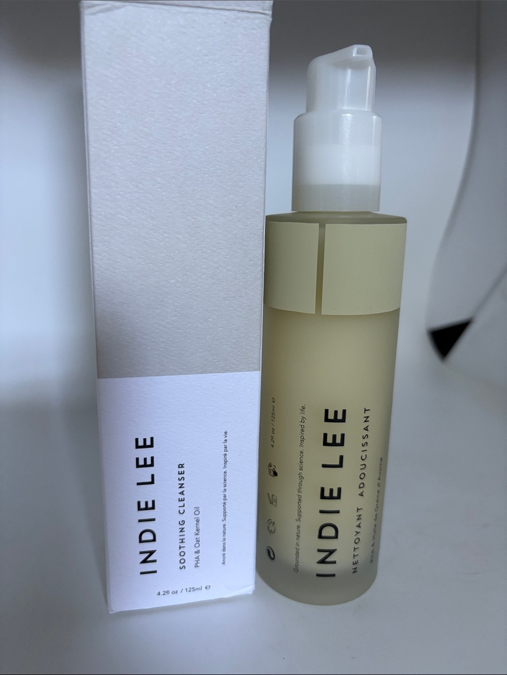 NIB Indie Lee Soothing Cleanser 125ml